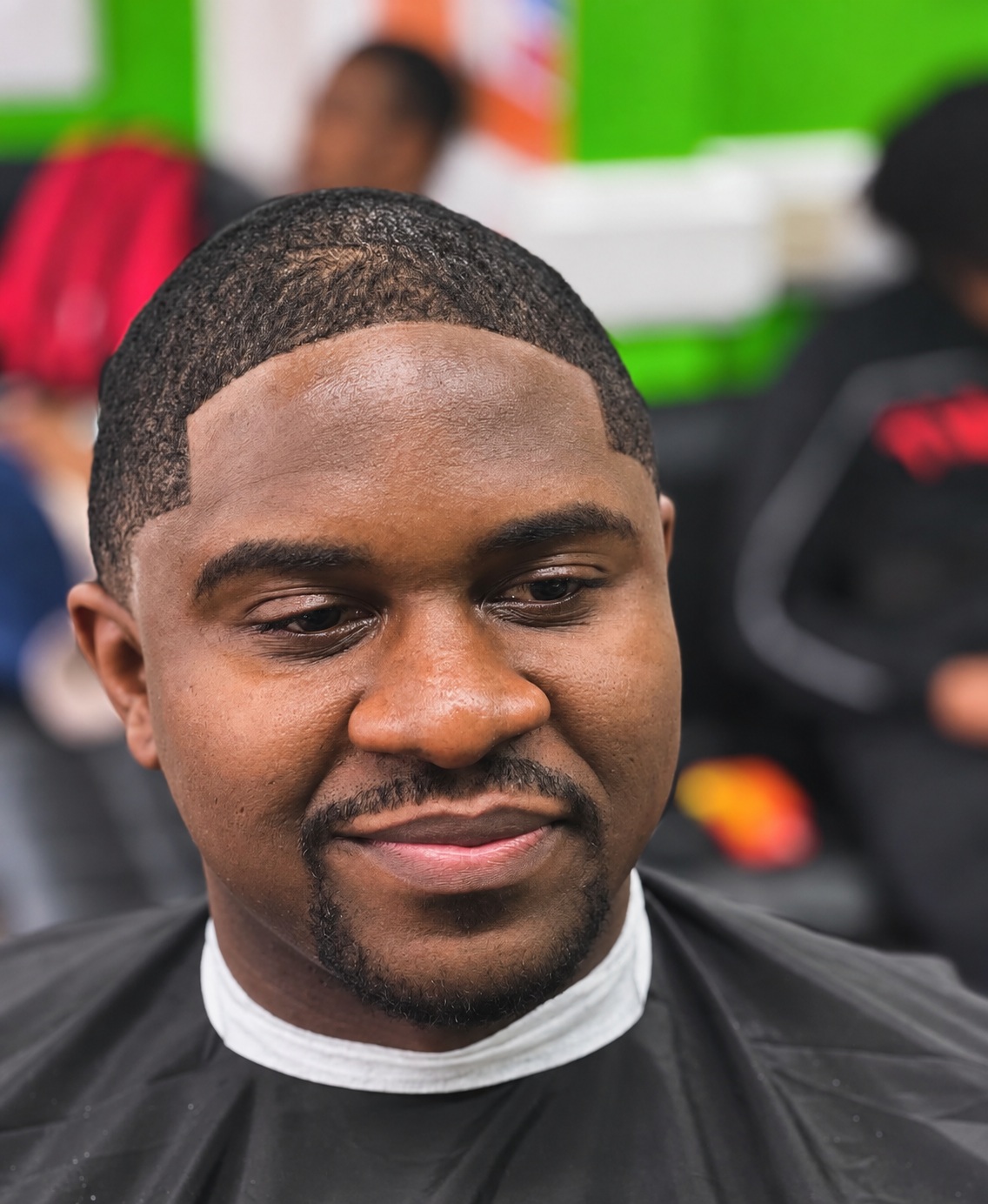 A close-cut wave hairstyle with a defined hairline